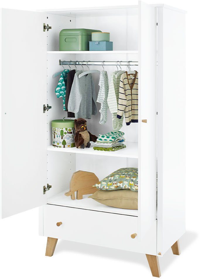 Pinolino® Babyzimmer-Komplettset Pan, (Set, 4-St., Kinderbett, Wickelkommode, Schrank, Wandregal), extrabreit; mit Kinderbett, Wickelkommode, Schrank und Wandregal