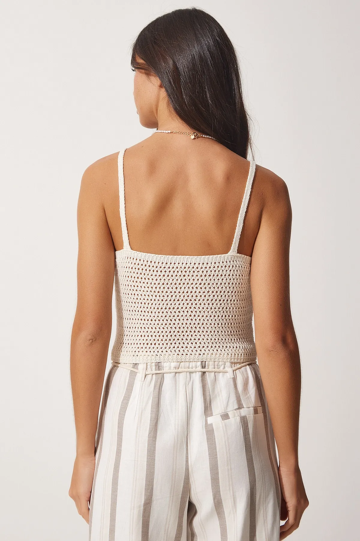 Happiness İstanbul  Cremefarbene Sommer-Strickbluse mit Riemchen für Damen MC00184
