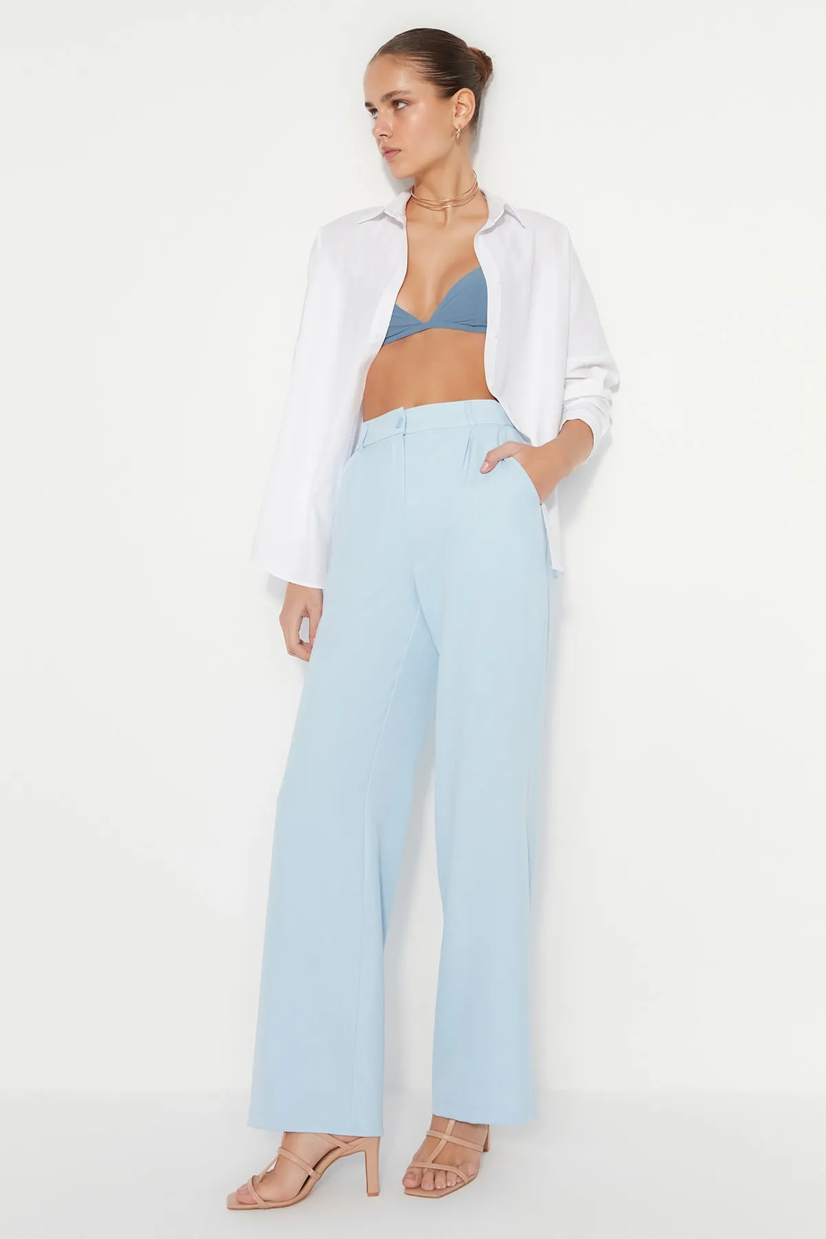 Trendyol Collection  Hellblaue gewebte Hose mit hoher Taille und weitem Bein/Plissee mit weitem Bein TWOAW21PL0076