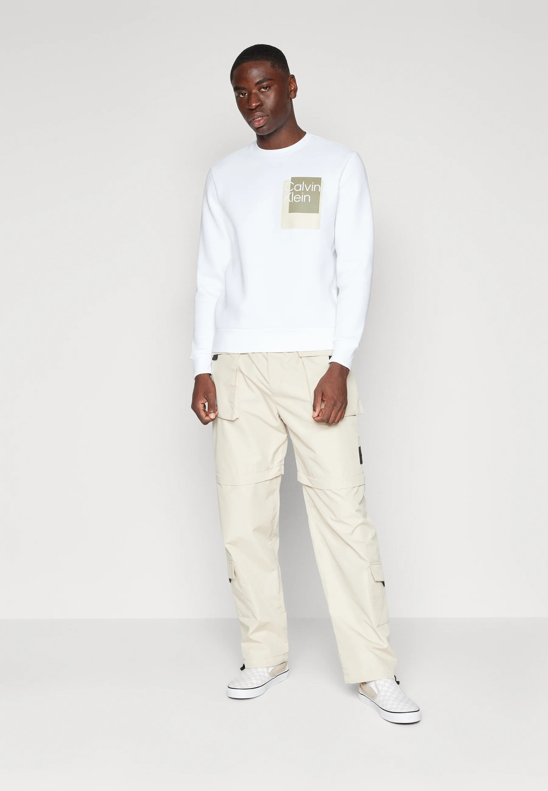 Sudadera con logo de caja superpuesto de Calvin Klein
