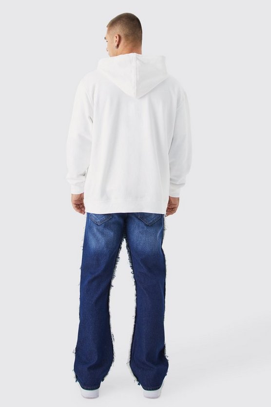 Lockere Schlagjeans mit ausgefranstem Saum