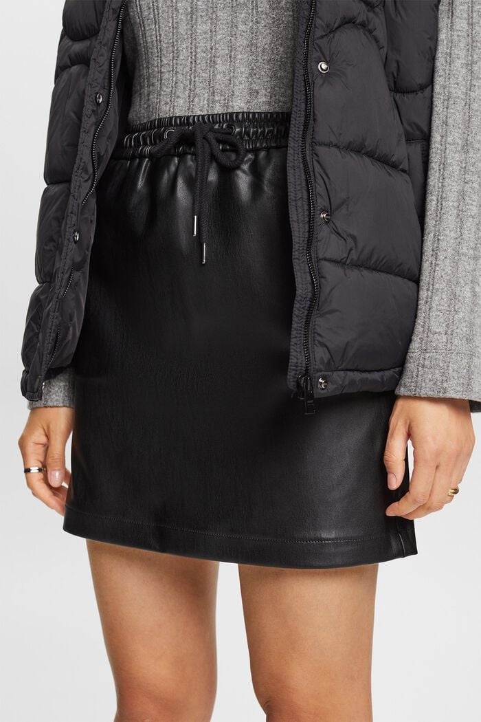 Minirock in Lederoptik