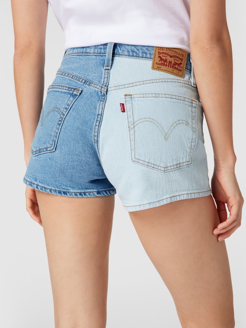 Jeansshorts mit kontrastiven Details in jeans