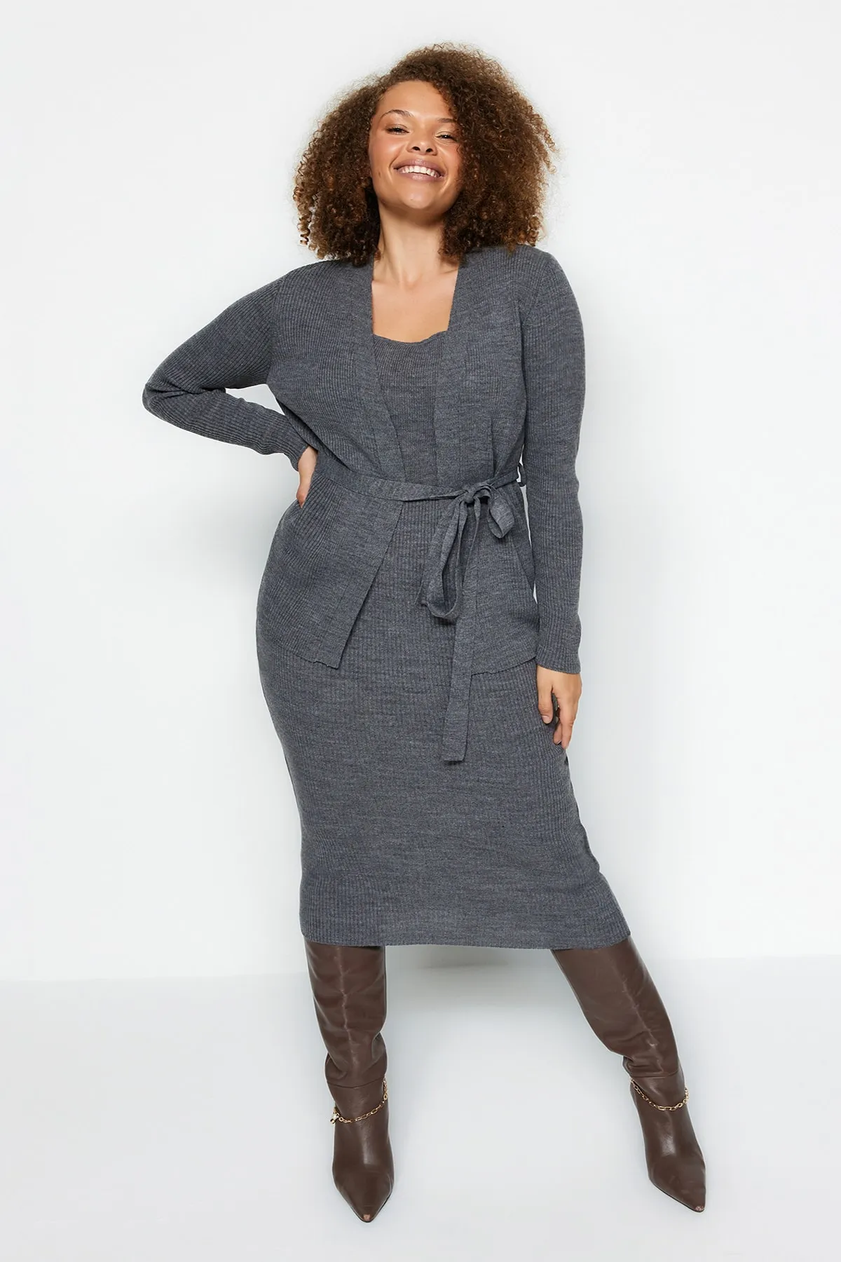 Trendyol Curve  Anthrazit 2-teiliges Strick-Cardigan-Kleid TBBAW24AH00016