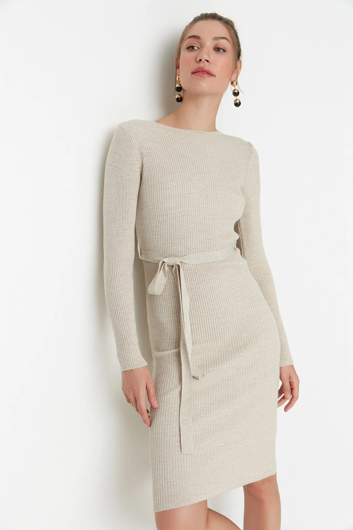 Trendyol Collection  Stone Stone Tailliertes Midi-Strickkleid mit Gürtel TWOAW22EL0009 Kleid TWOAW22EL0009