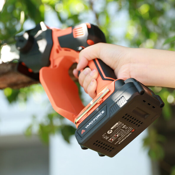 20 V Akku-Einhand-Kettensäge LS C13A, inkl. Koffer und Ersatzkette