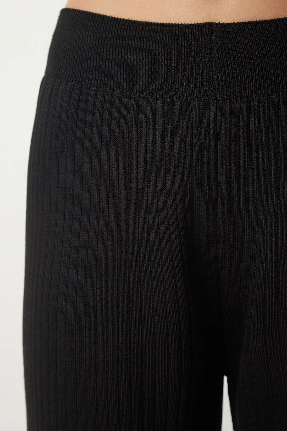 Happiness İstanbul  Schwarze gerippte Strickhose für Damen Kİ00096