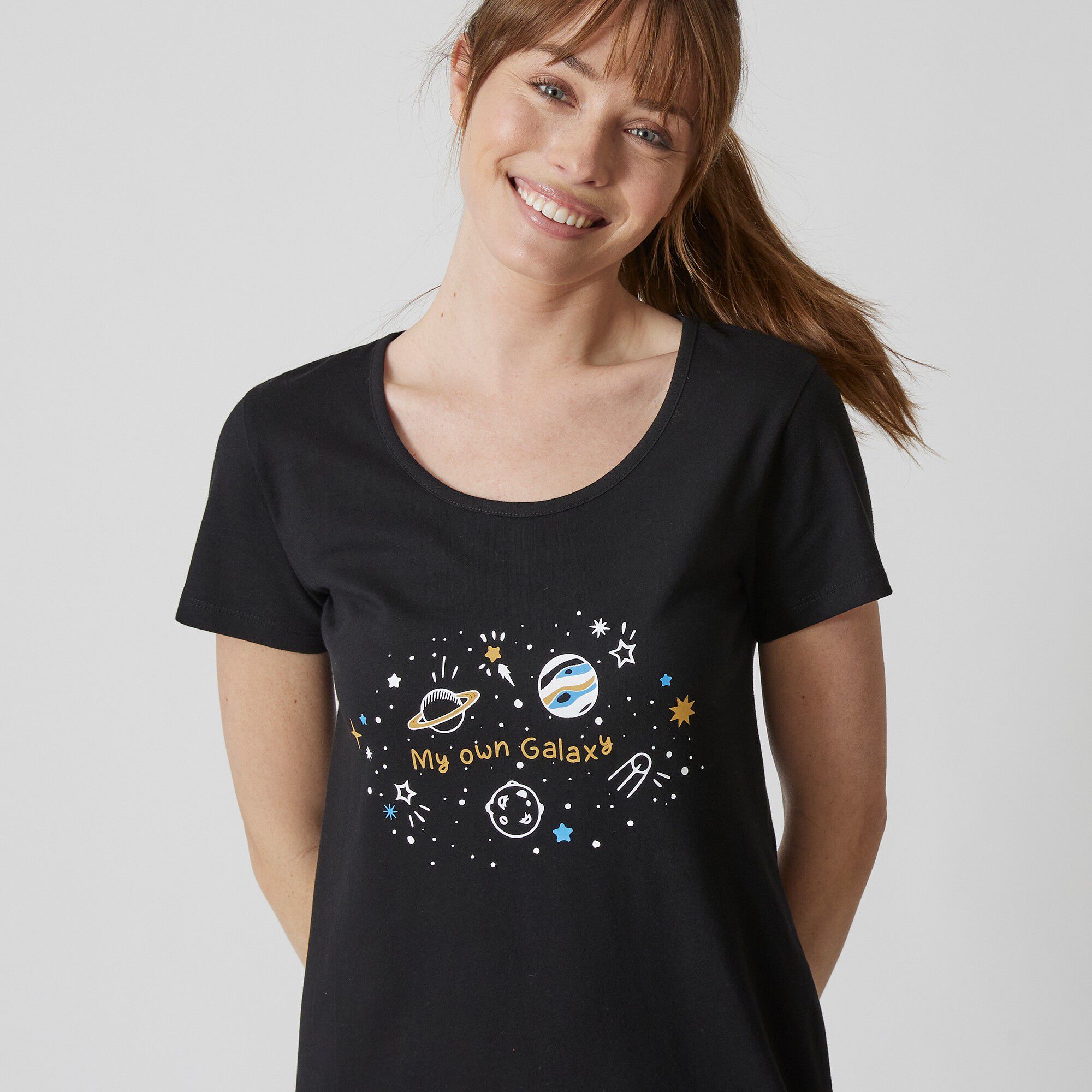 Chemise de nuit courte motif galaxie manches courtes
