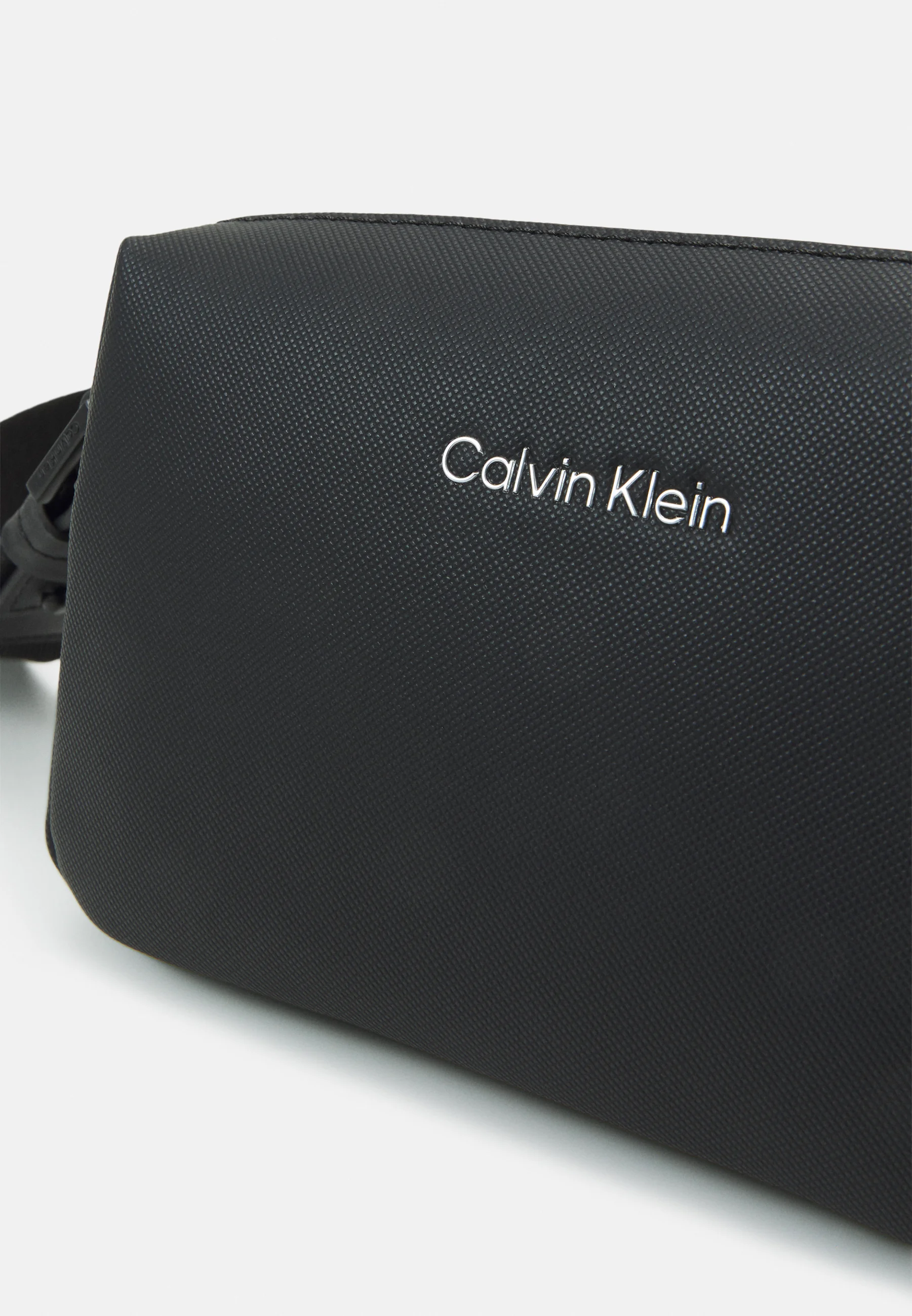 Calvin Klein CK MUST CAMERA BAG UNISEX - Bolso de hombro