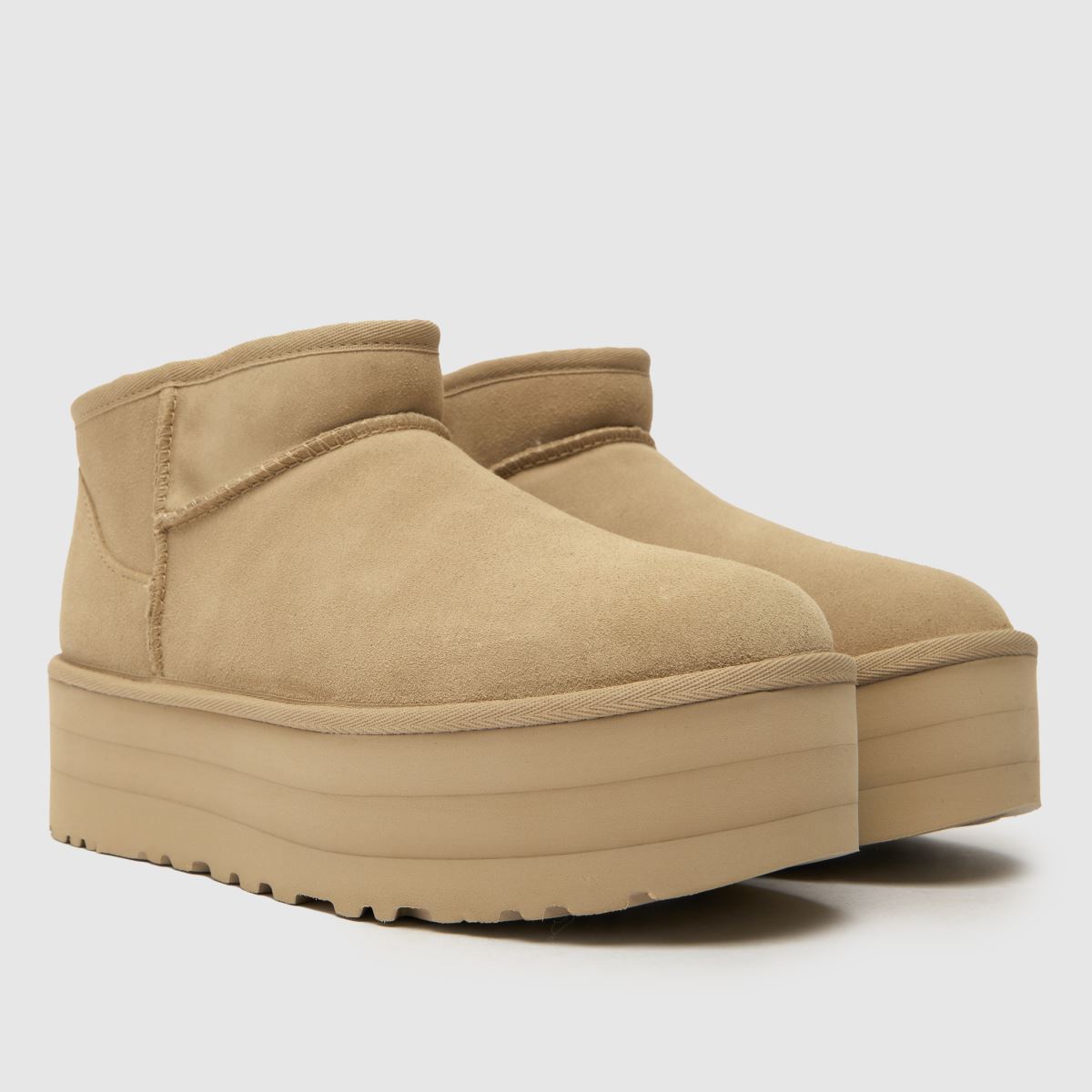 UGG – Ultra Mini Platåstövlar i sågspån