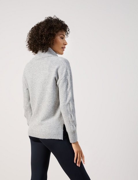 Strickpullover mit Zopfmuster