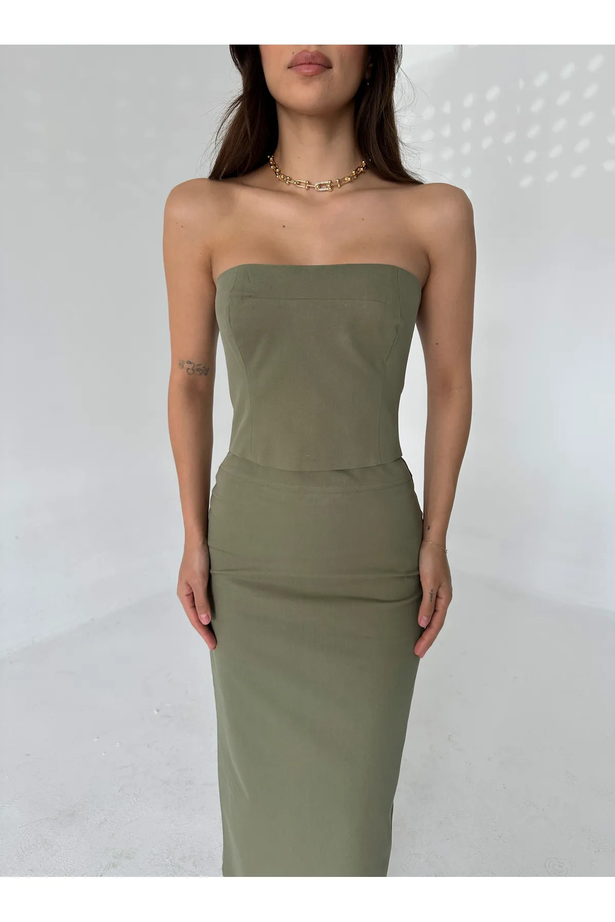 Laluvia  Khakifarbenes Midirock-Bustier-Set mit Reißverschlussdetail auf der Rückseite