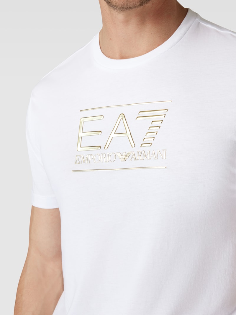 T-Shirt mit Rundhalsausschnitt und Label-Print in weiß