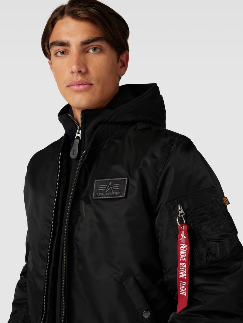 Bomberjacke mit Kapuze in schwarz