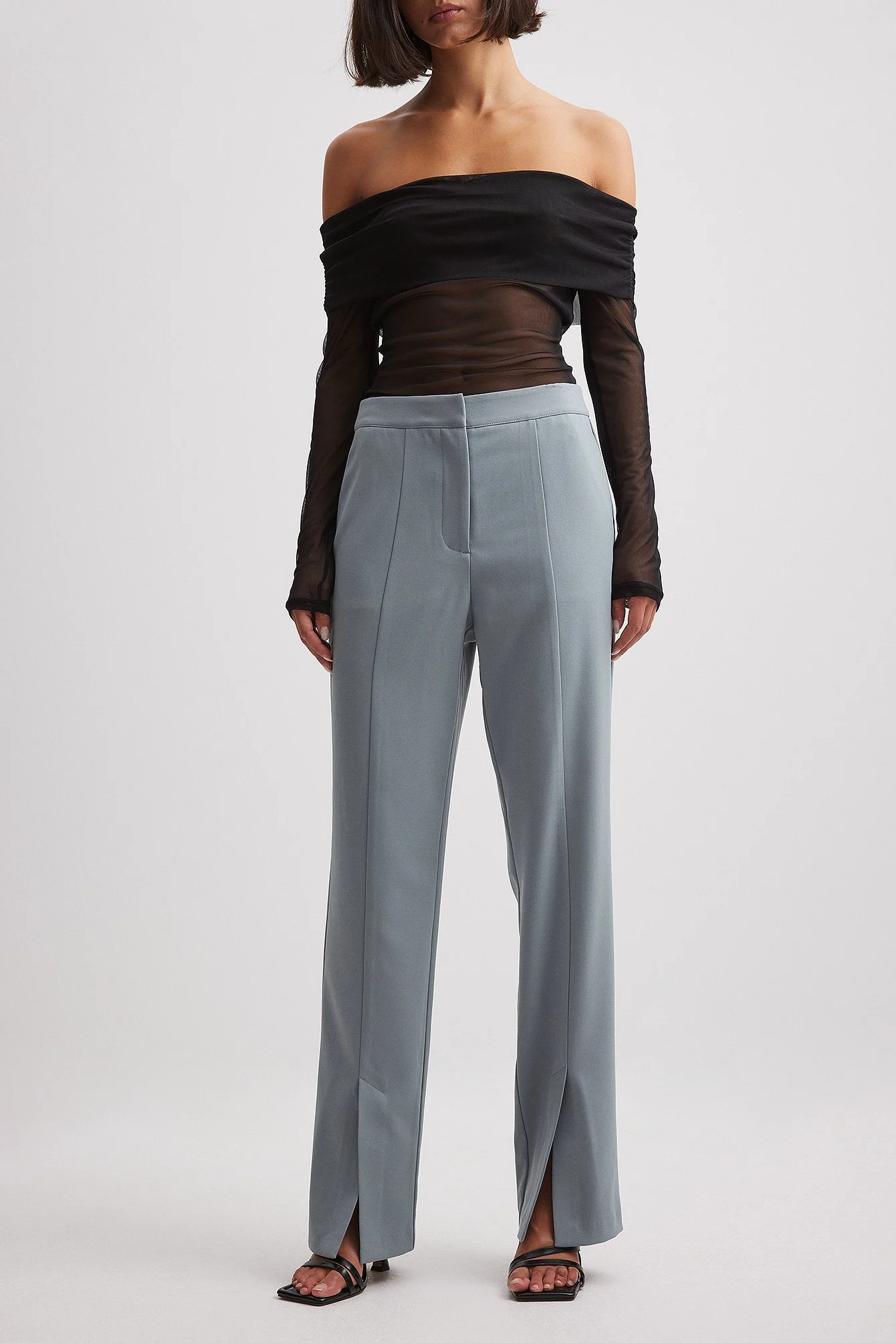Hose mit hoher Taille und Frontschlitz