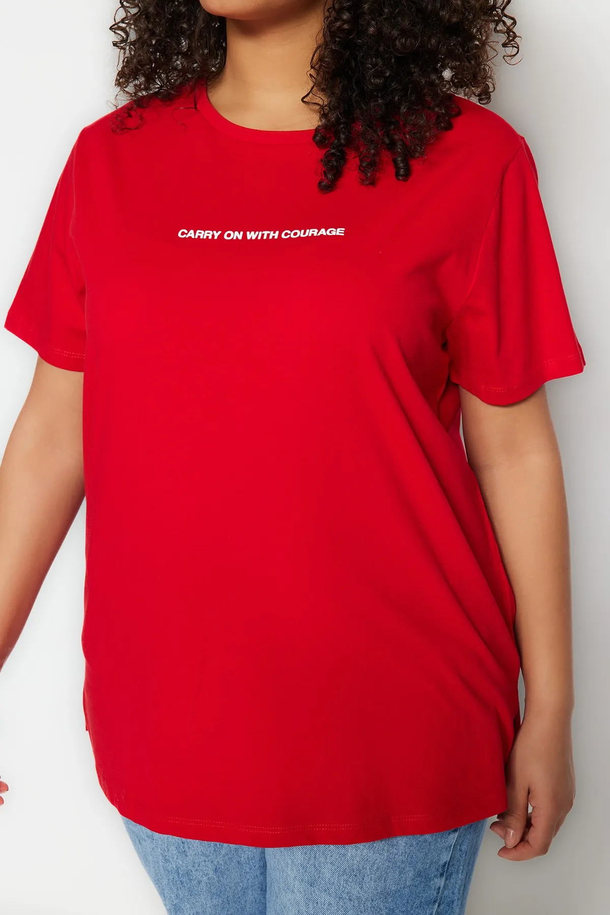 Trendyol Curve  Rotes bedrucktes Strick-T-Shirt mit Rundhalsausschnitt TBBSS23BF00022