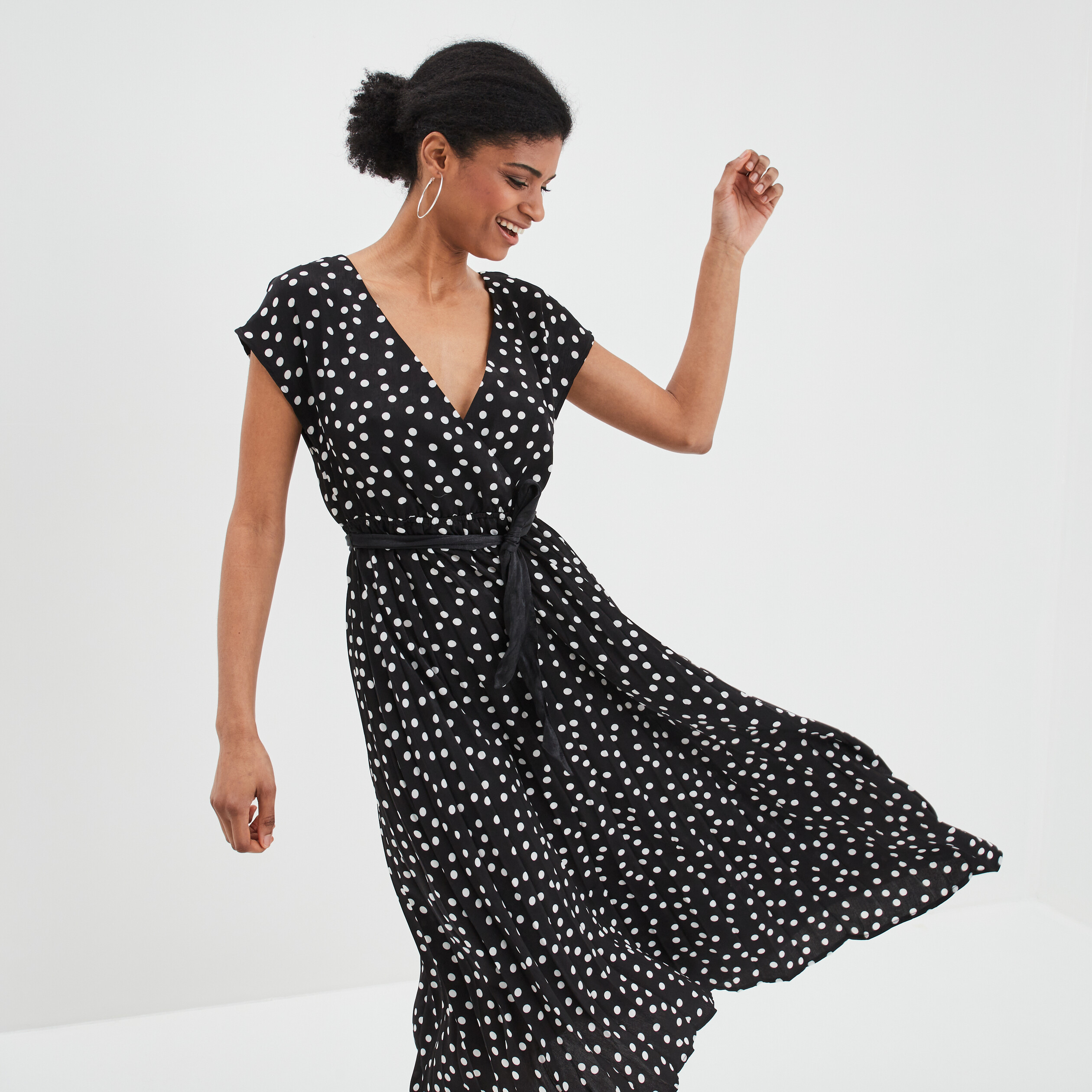 Robe longue évasée plissée et ceinturée noir femme | La Halle