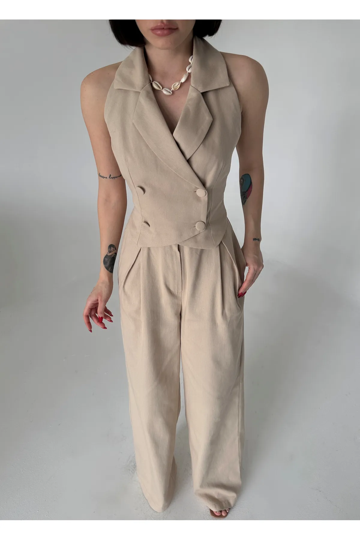 Laluvia  Nerzfarbenes Set aus geknöpfter Weste und Hose aus 100 % Baumwoll-Gabardine