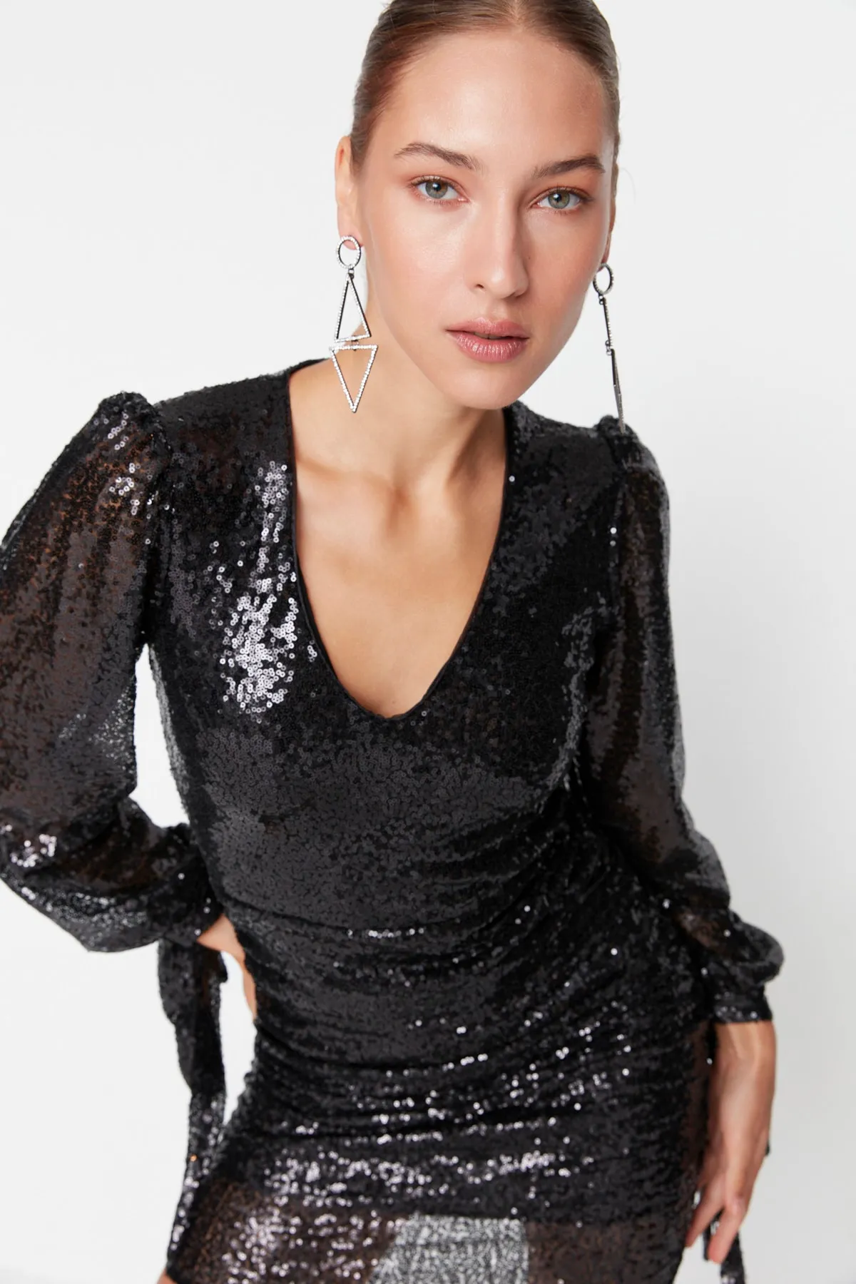 Trendyol Collection  Elegantes Abendkleid mit schwarzen Pailletten TPRAW23EL00305