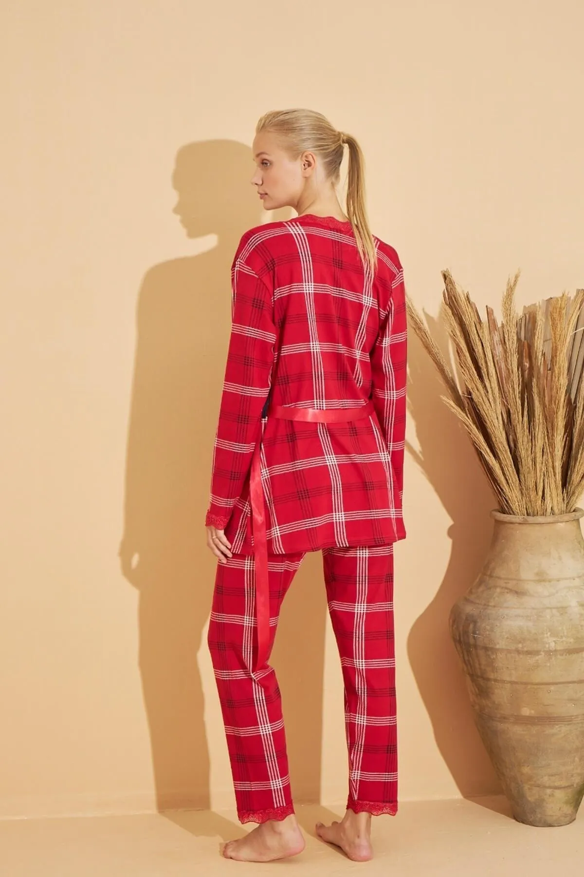 Pijamaevi  Rot kariertes Damen-Pyjama-Set mit Bambusmantel