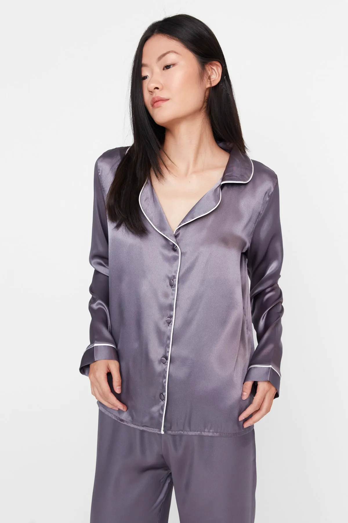 Trendyol Collection  Pyjama-Set aus gewebtem Satin mit Hemdkragen und geräucherter Paspelierung THMAW23PT00333