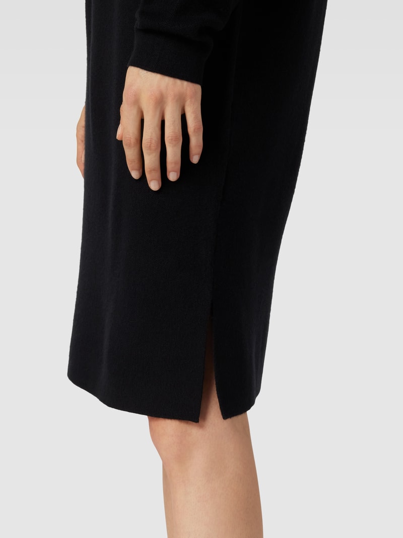 Knielanges Strickkleid mit Rundhalsausschnitt in schwarz