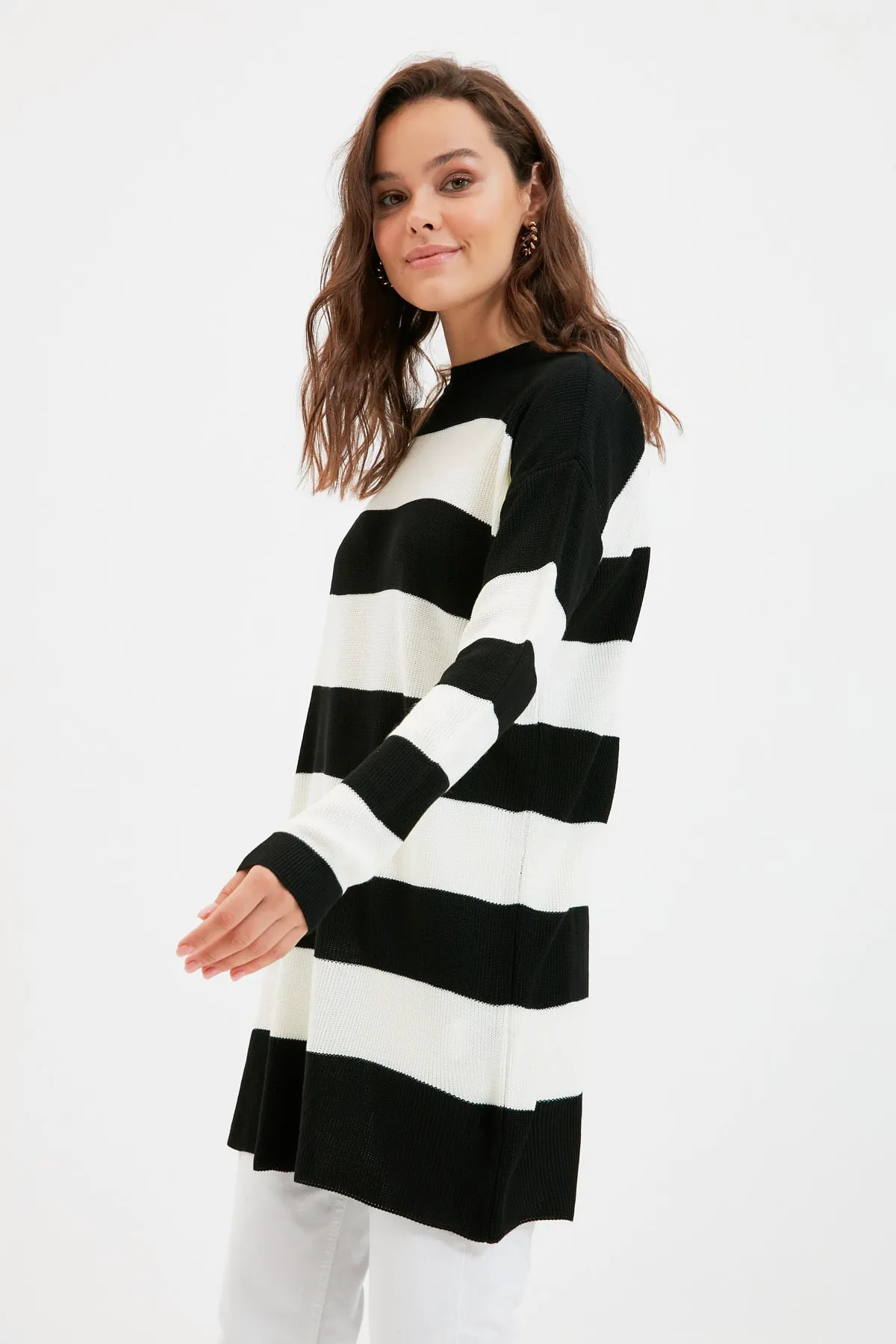 Trendyol Modest  Schwarzer gestreifter Strickpullover TCTAW22AK0131