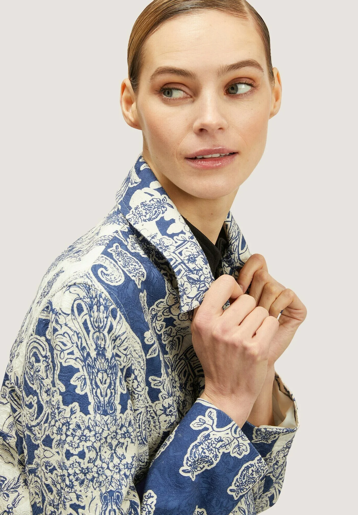 Motivos JACQUARD LIGERO - Abrigo corto