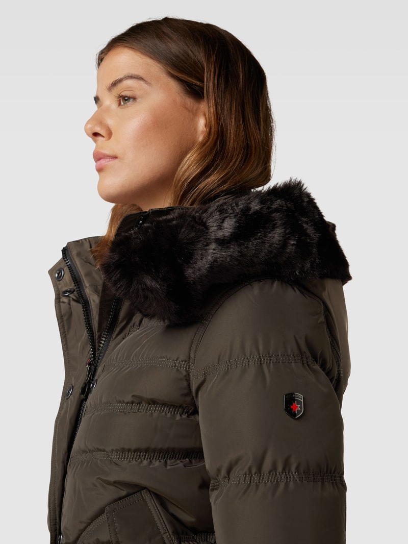 Funktionsjacke mit Label-Applikation Modell 'Queens' in olivgrün