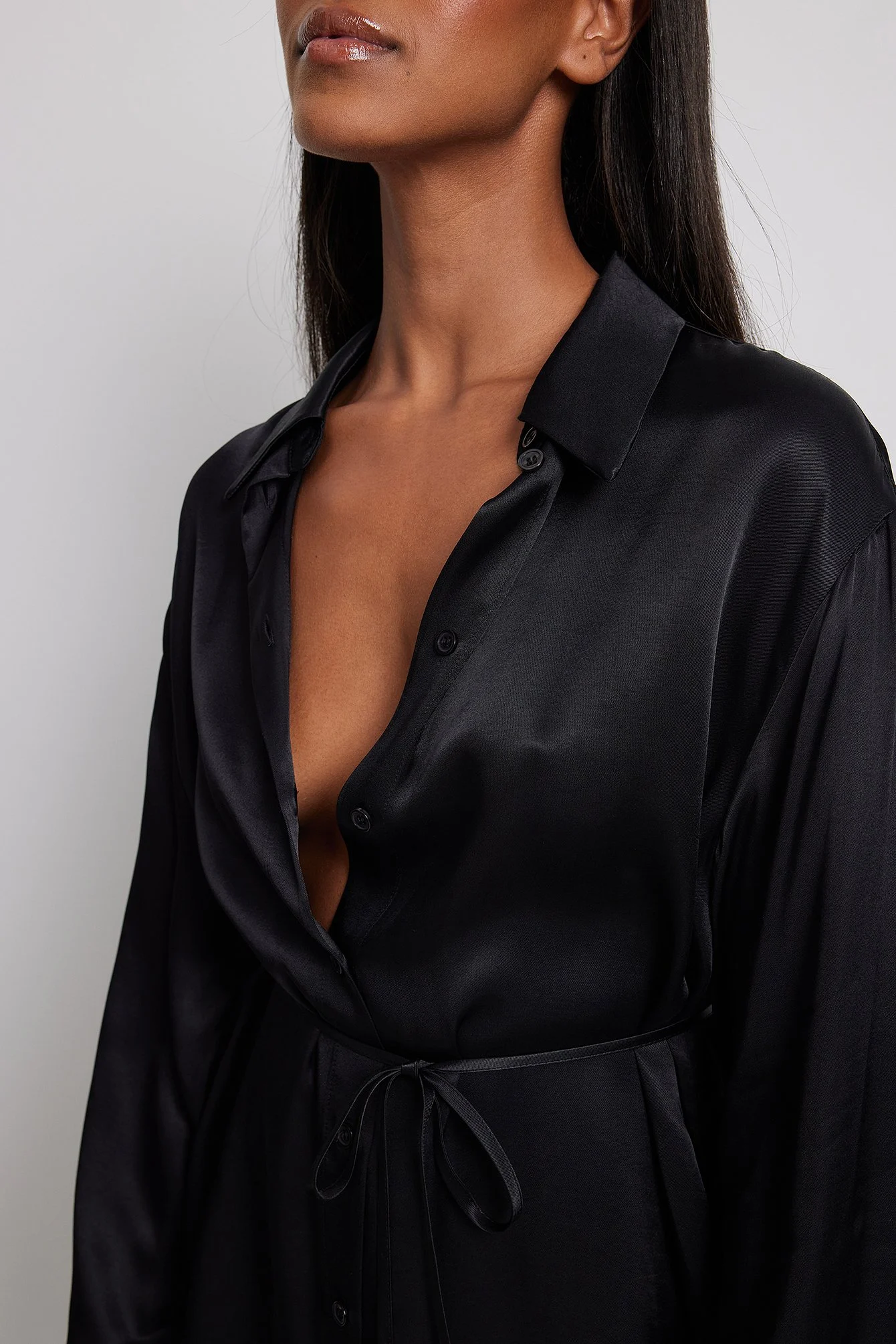 Satin-Hemdbluse mit Trägerdetails
