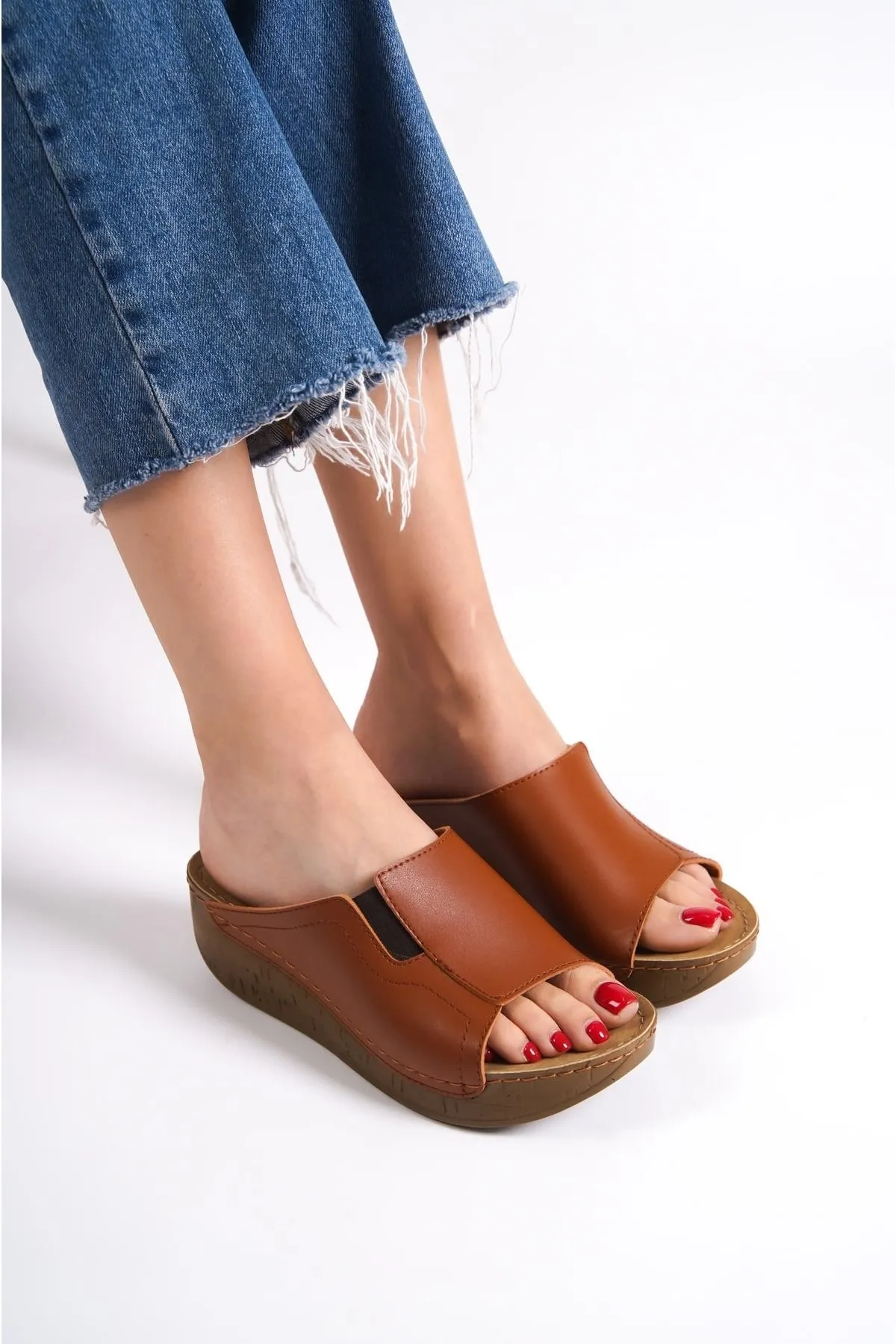 Capone Outfitters  Anatomisch weiche, bequeme Mutterhausschuhe mit Keilabsatz