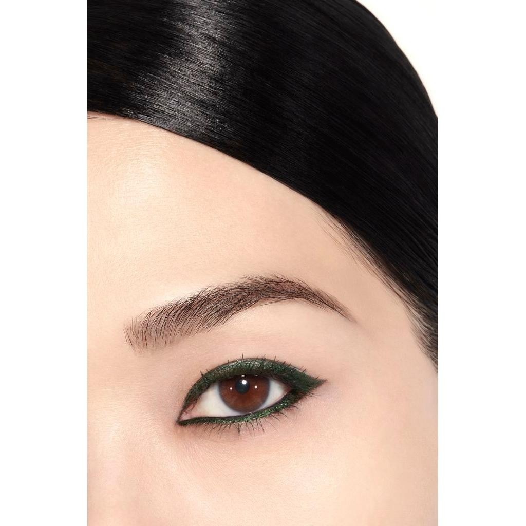 Lápiz de ojos resistente al agua de CHANEL