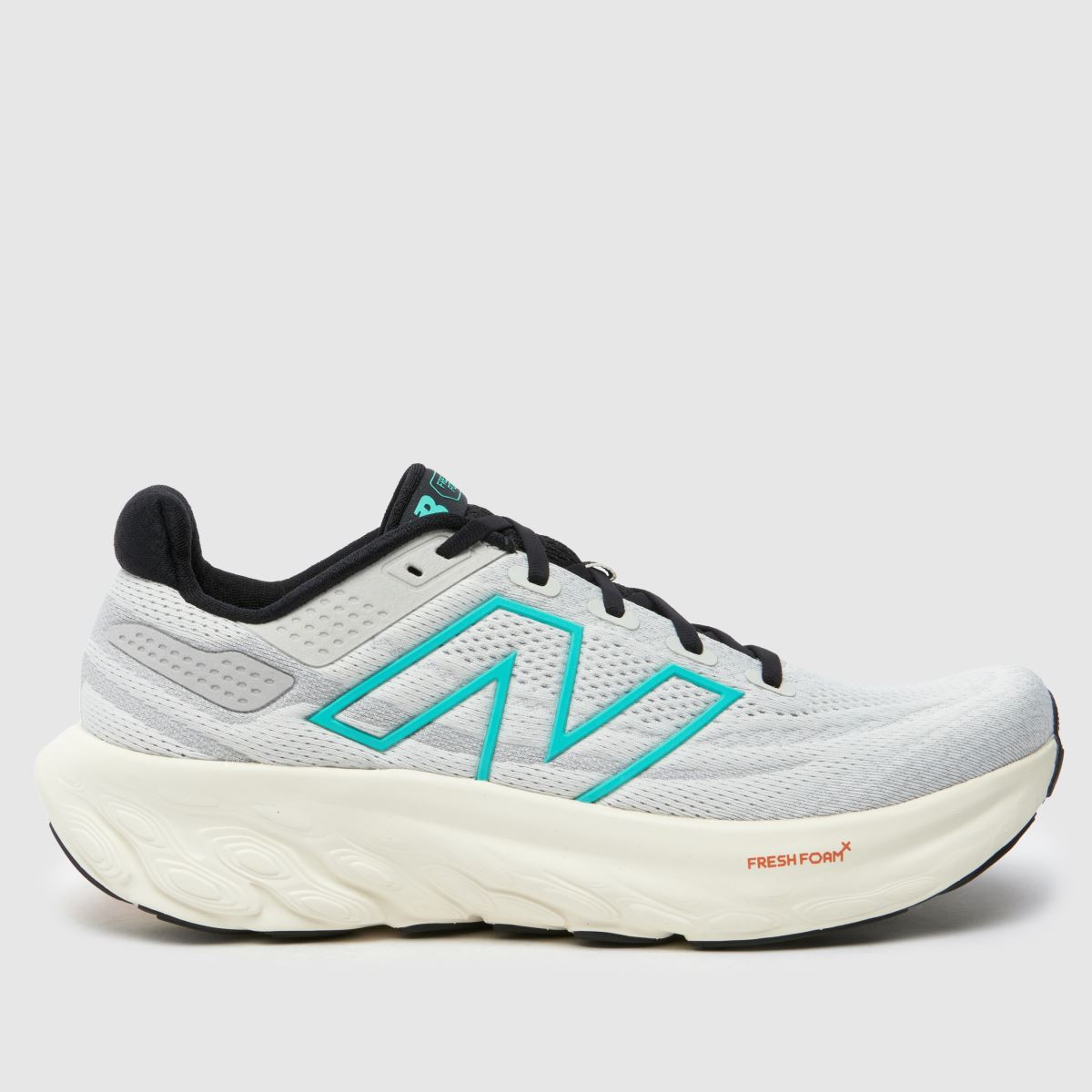 New Balance – Ljusgrå sneakers med fresh foam-mönster och 1080 v13-mönster