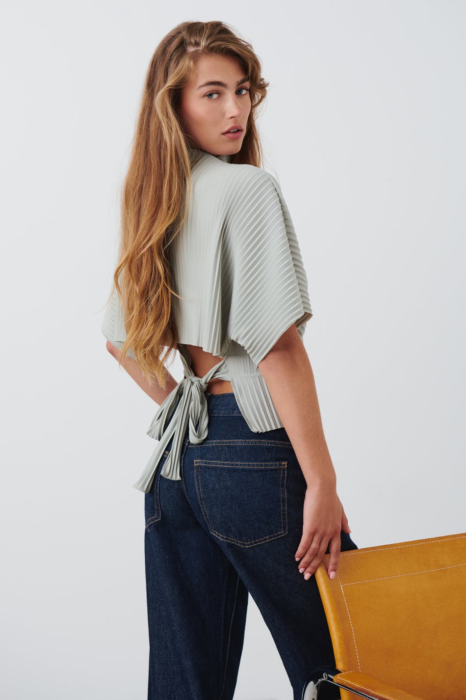 Tie back plisse top