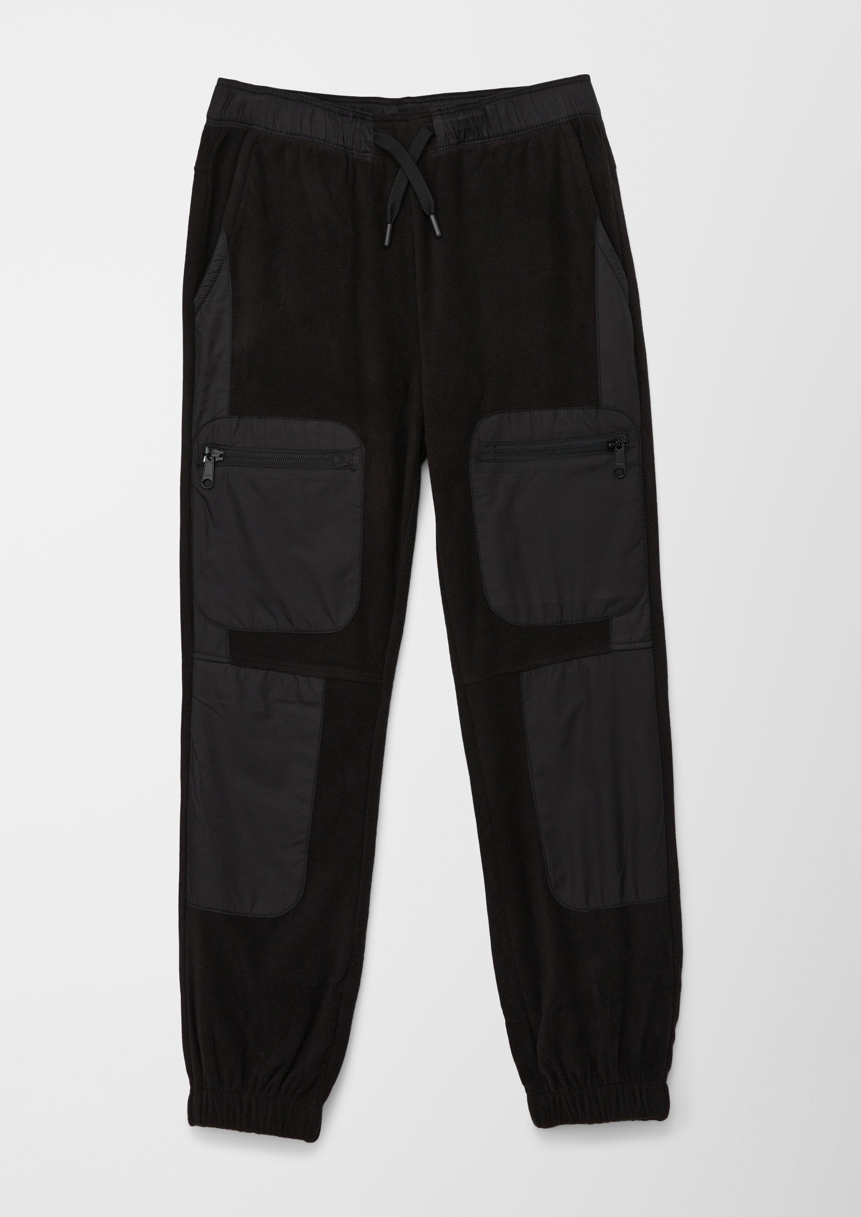 Regular: Joggpants mit aufgesetzten Taschen  2123243-9999