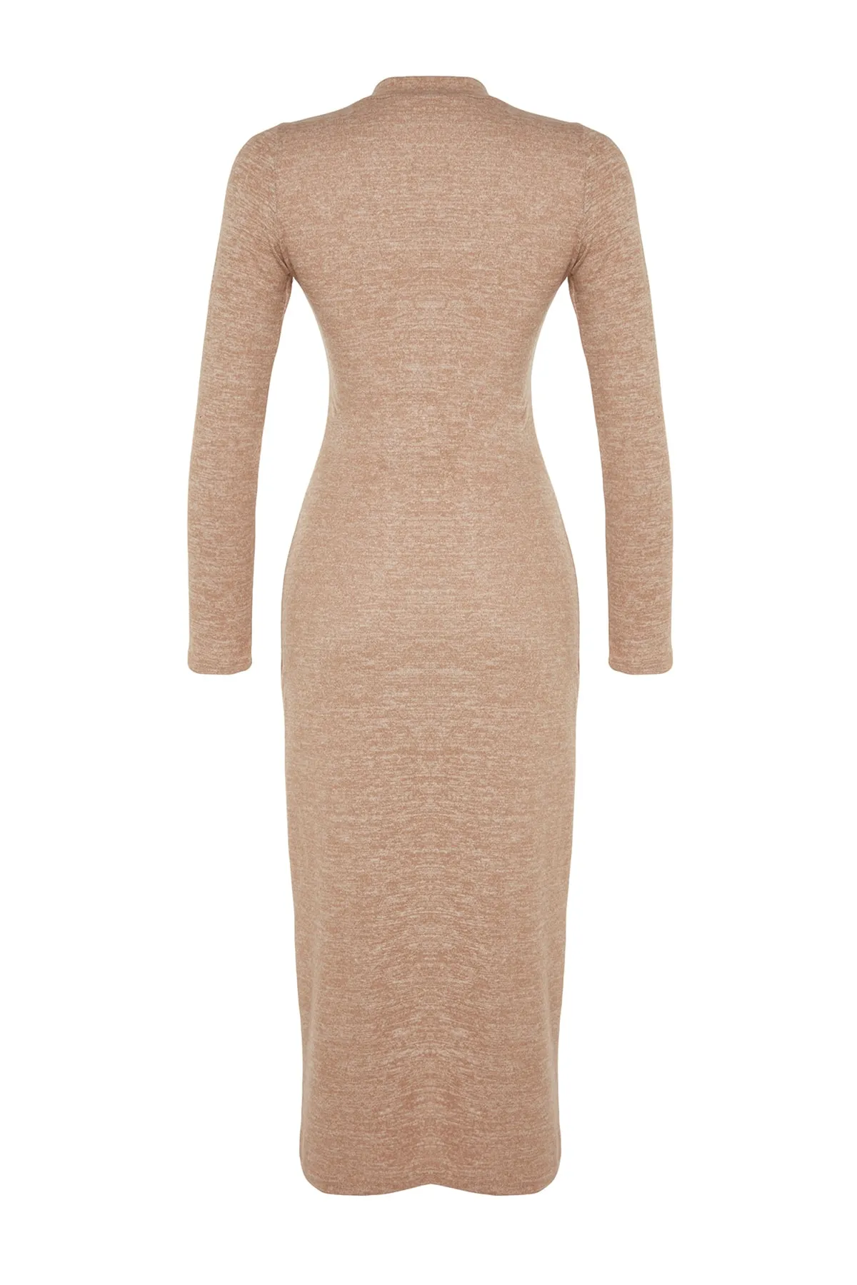 Trendyol Collection  Beigefarbenes, weiches Midi-Strickkleid mit Rundhalsausschnitt, Schlitz und Raffungsdetail TWOAW24EL00246