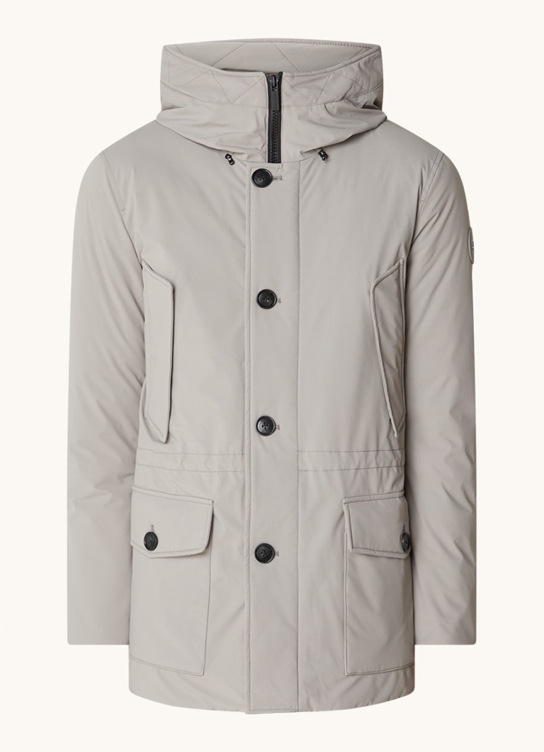 Parka Woolrich Arctic s péřovou výplní a klopovými kapsami
