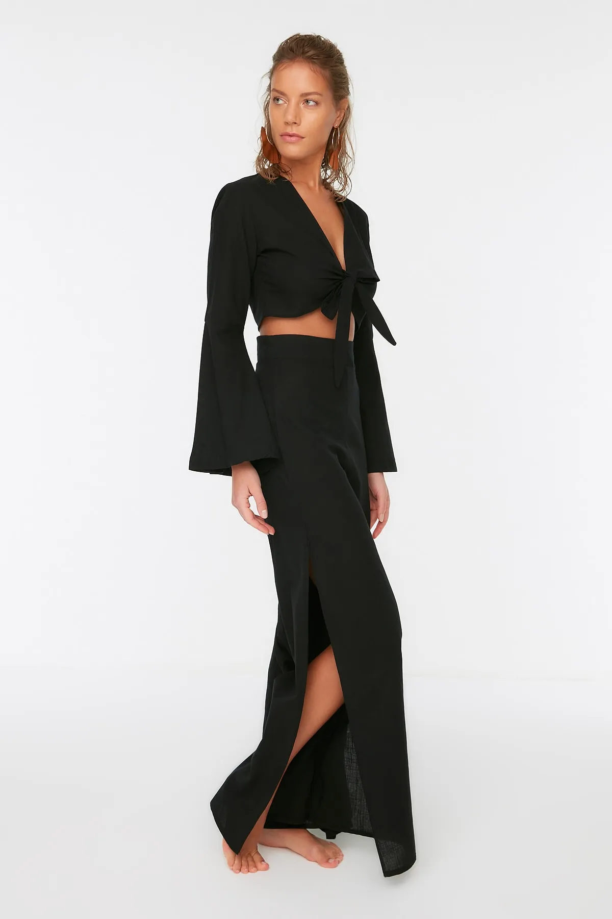 Trendyol Collection  Schwarzes Ärmelvolant-Schlitz-Strandbluse-Strandhosen-Set TBESS21AU0174