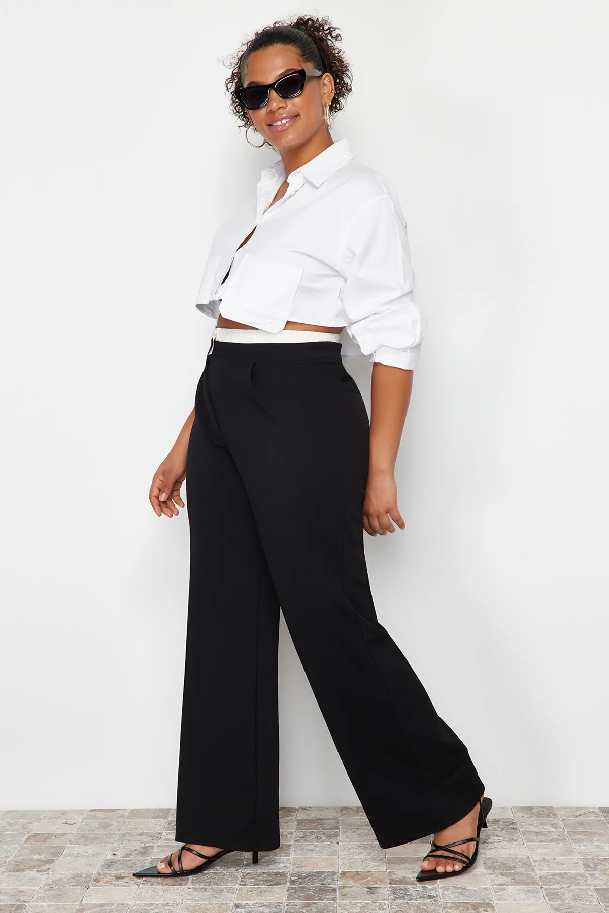 Trendyol Curve  Schwarze Strickhose mit Taillendetail TBBSS24AR00000