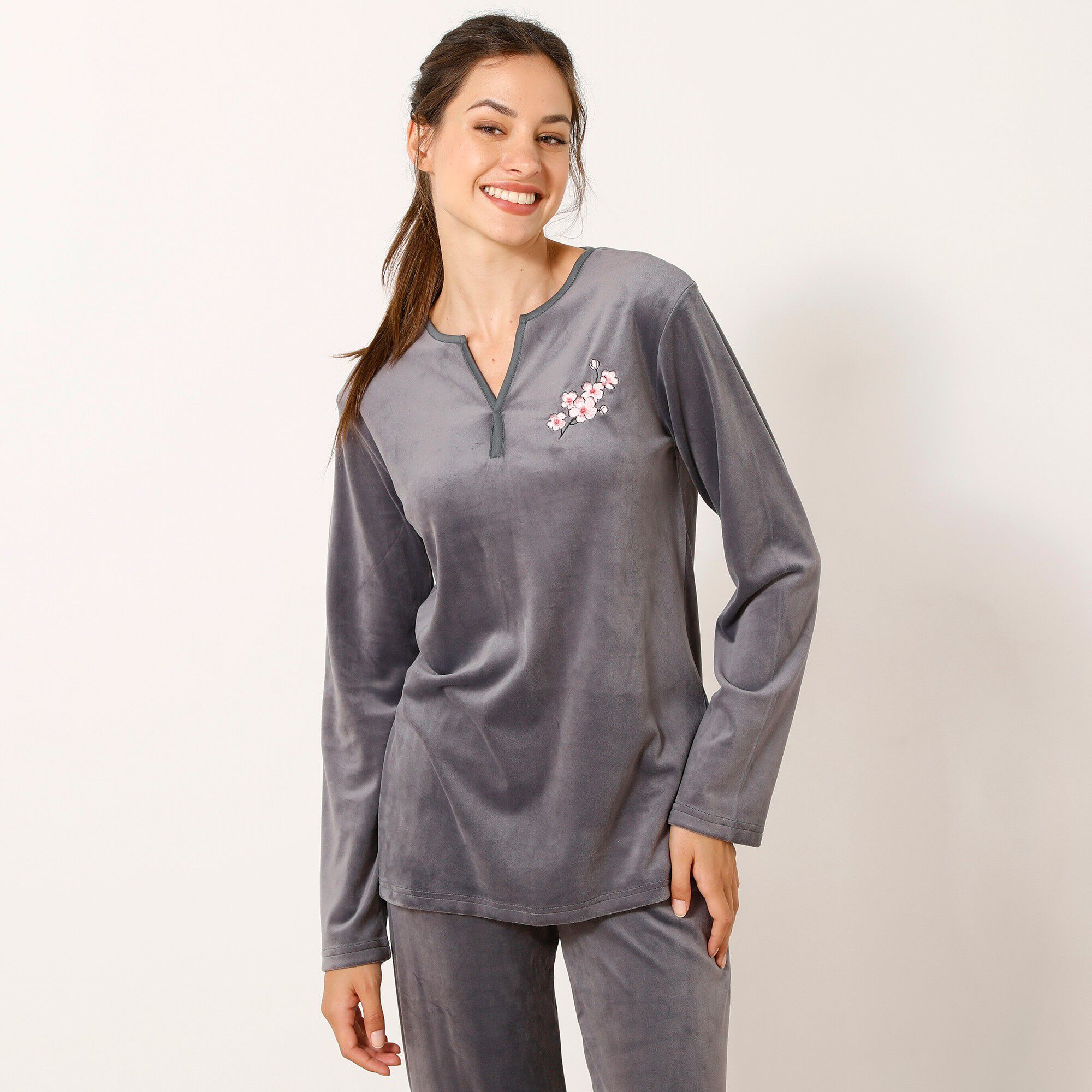 Pyjama manches longues, velours brodé