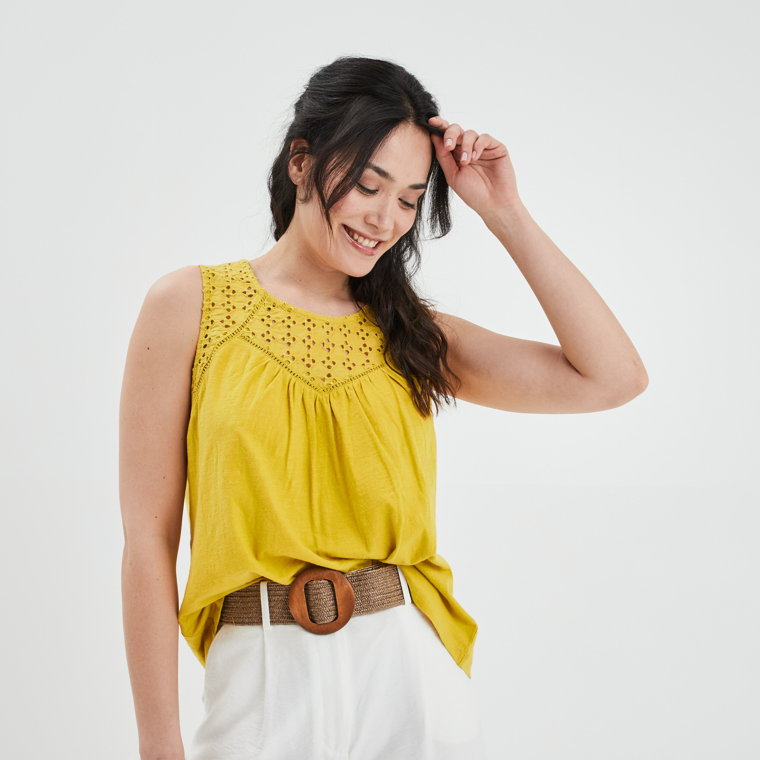 Débardeur broderie anglaise et fente jaune femme | La Halle