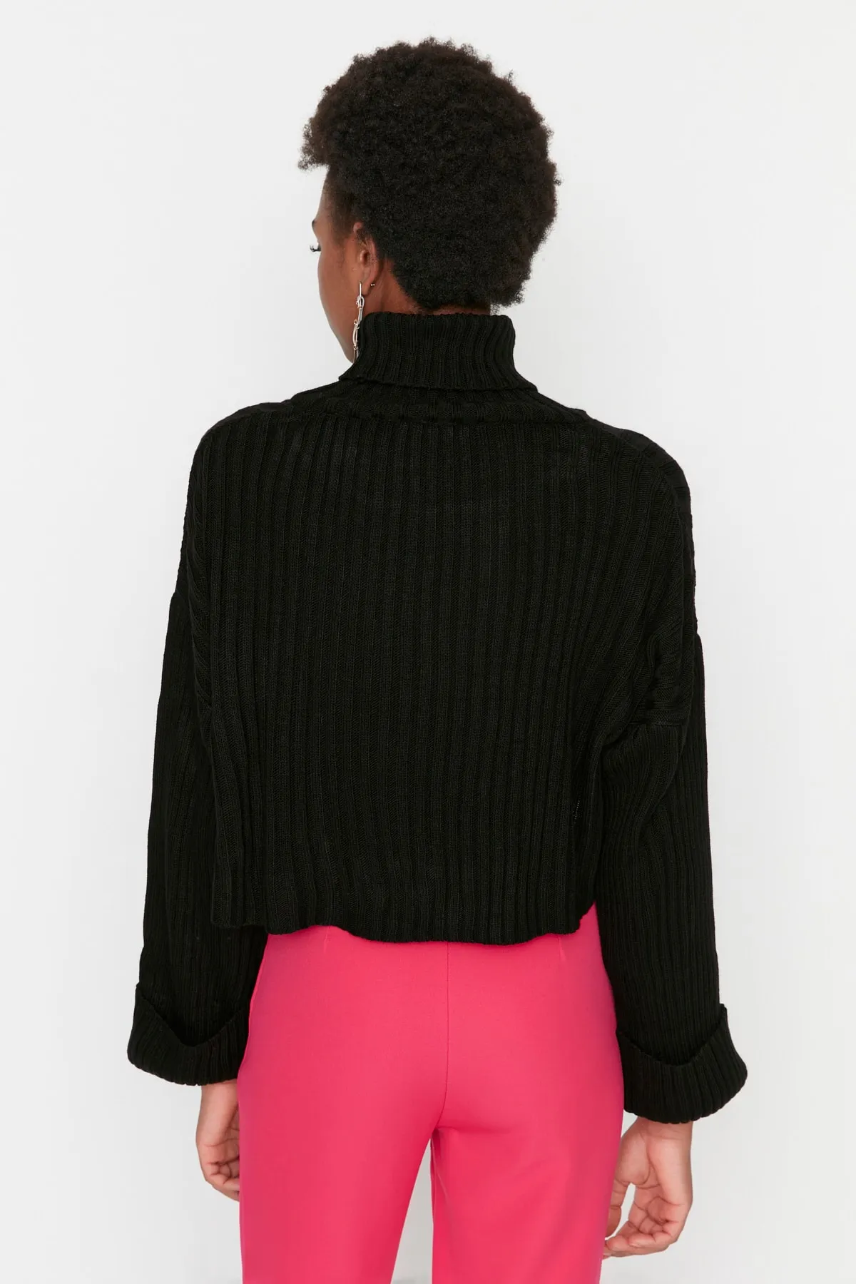 Trendyol Collection  Schwarzer kurzer Basic-Strickpullover TWOAW22KZ0223