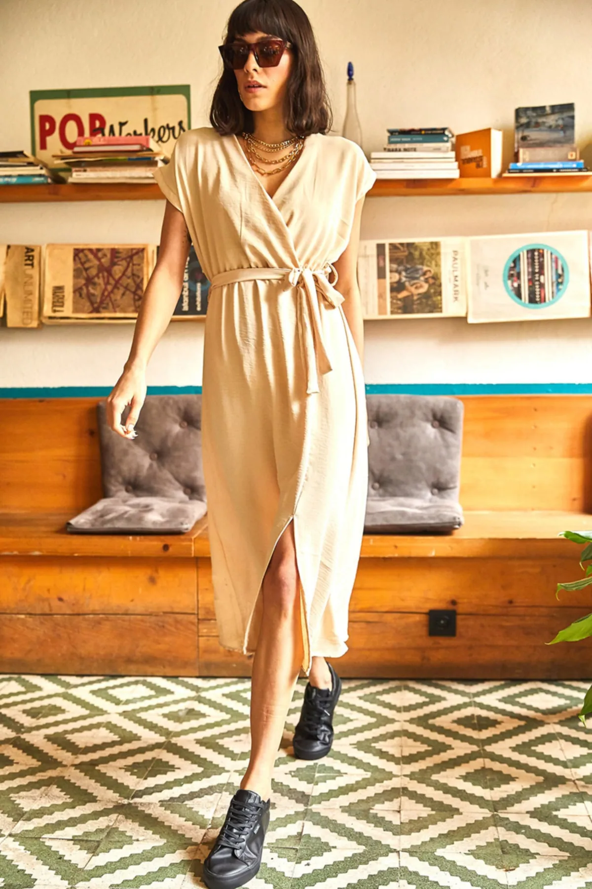 Olalook  Zweireihiges, gewebtes Kleid mit Schlitz und Gürtel für Damen in Steinoptik ELB-19001690