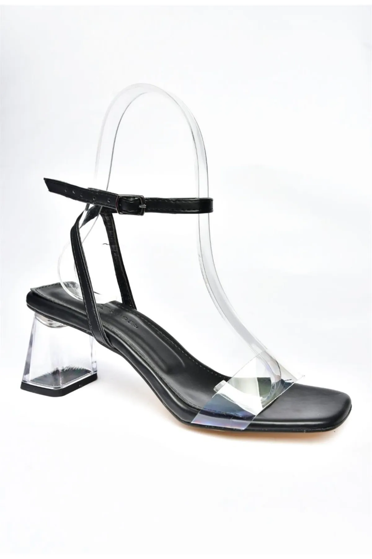 Fox Shoes  Damenschuhe mit dicken Absätzen und schwarzen transparenten Bändern