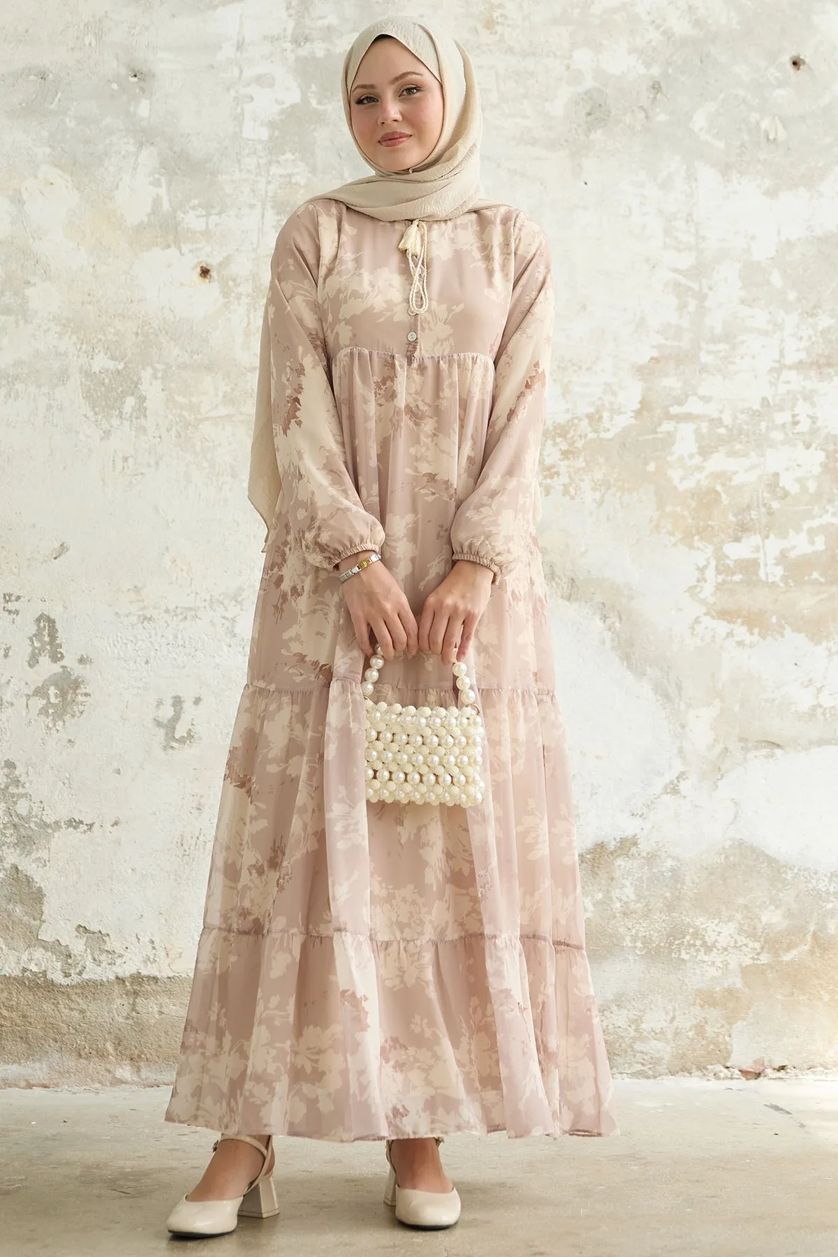 InStyle  Beiges Chiffonkleid mit Blattmuster und Quasten auf der Vorderseite