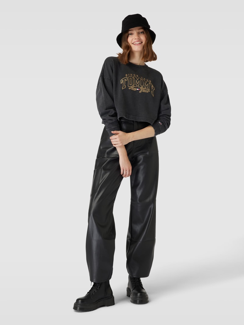 Sweatshirt mit Label-Print in schwarz