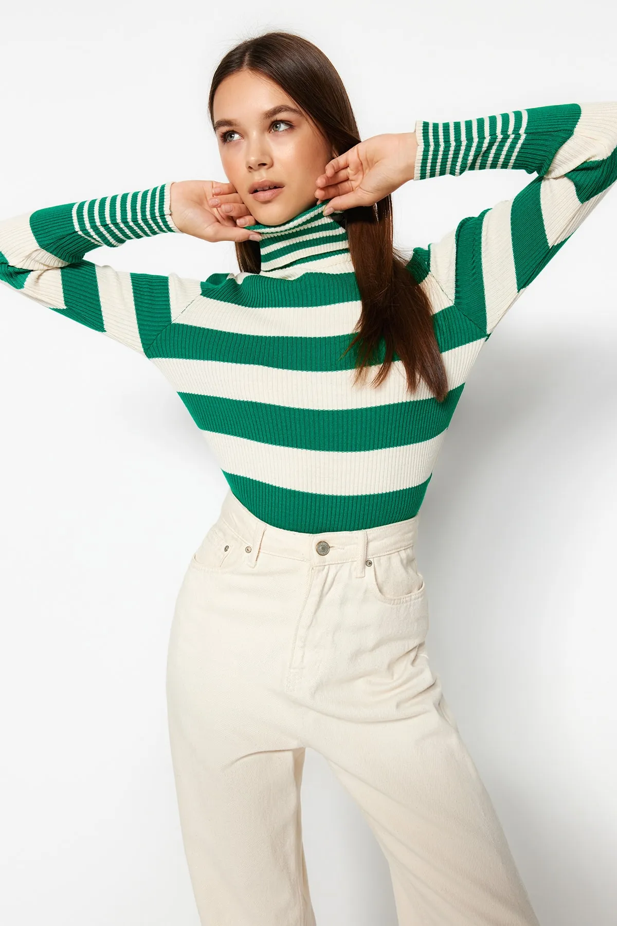 Trendyol Collection  Steinfarbener gestreifter Strickpullover TWOAW24KZ00637