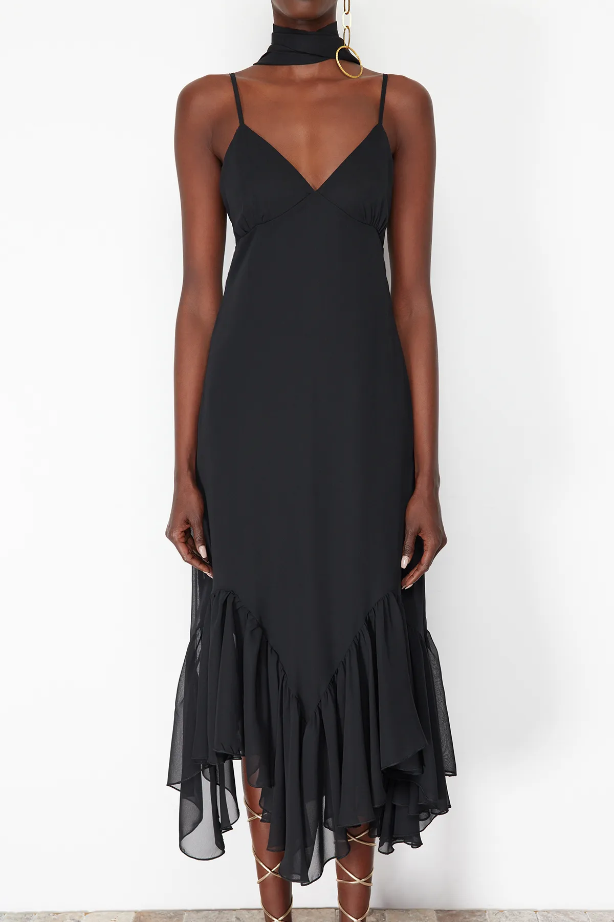 Trendyol Collection  Schwarzes Kleid mit Taillenöffnung/Skater-Rüschen TPRSS24EL00102