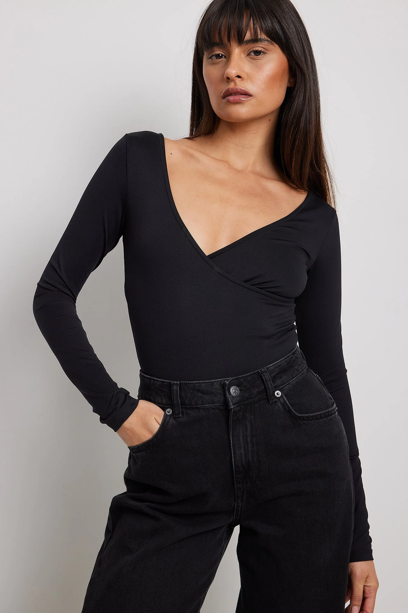Glänzender Wickel-Bodysuit