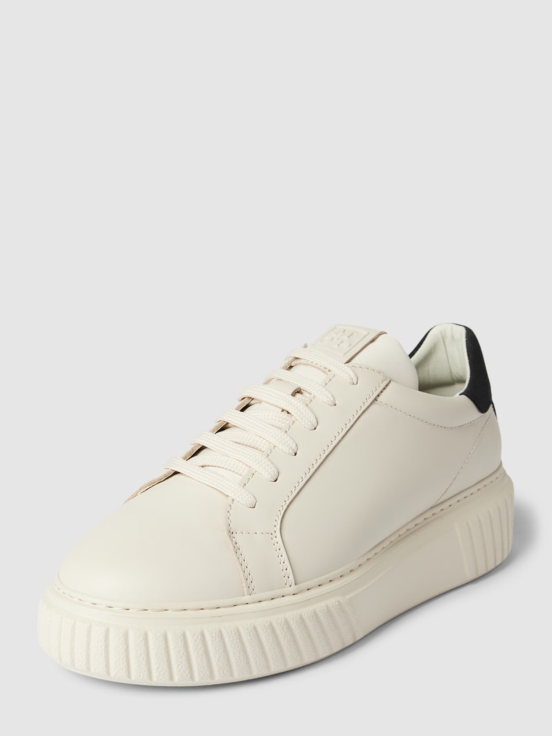 Sneaker aus Leder mit Label-Details Modell 'SVEA' in offwhite